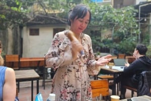 Clase de elaboración artesanal de café en Hanoi con Train Street