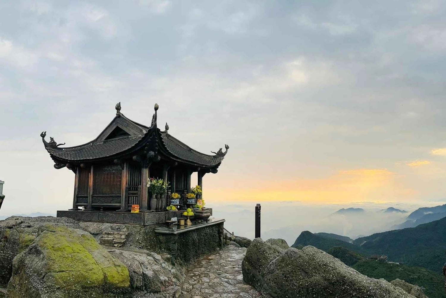 Hanoi: Ba Vangin pagoda tai Yen Tu -vuori – UNESCO:n maailmanperintökohde