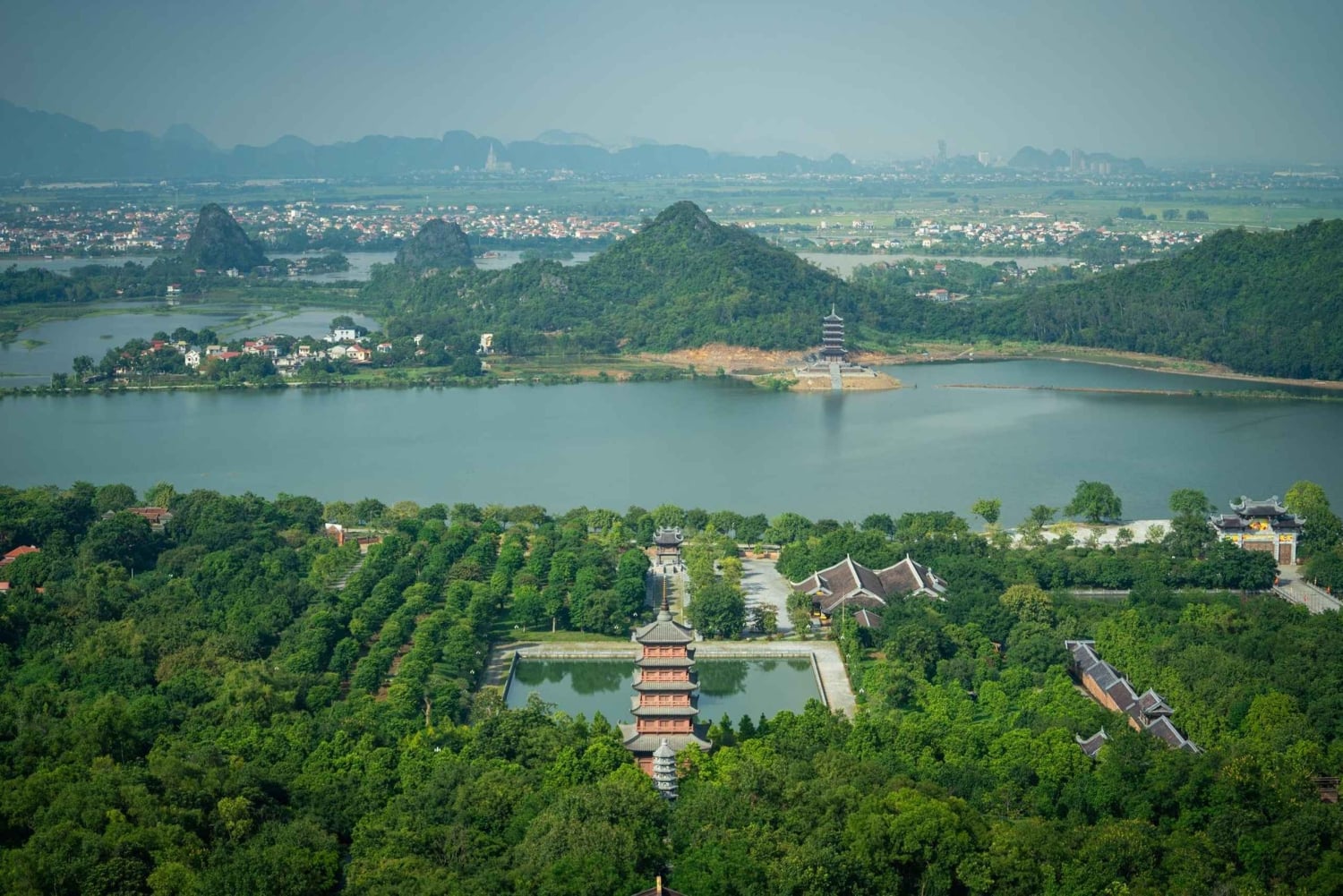 Hanoi Bai Dinh-pagoden, Nhat Tru-pagoden eller Trang An, Mua-grotten