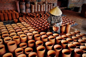 Hanoi - Bat Trang Pottery Village Morning Tour with Lunch