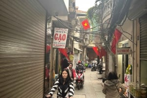 Hanoi: Bike Tour Through Hidden Gems and Banana Island