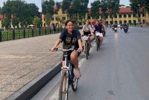 Hanoi: Bike Tour Through Hidden Gems and Banana Island