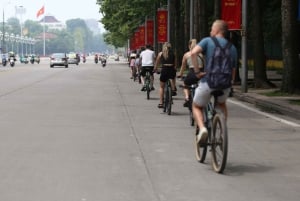 Hanoi: Bike Tour Through Hidden Gems and Banana Island