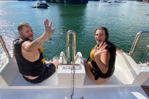 Hanoi/Cat Ba Lan Ha Bay -risteily – kajakki, poreallas, vesiliukumäki