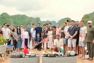 Hanoi/Cat Ba: cruzeiro de um dia pela Baía de Lan Ha com grutas escuras e claras