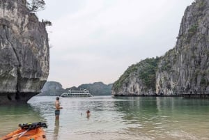 Hanoi/Cat Ba: cruzeiro de um dia pela Baía de Lan Ha com grutas escuras e claras