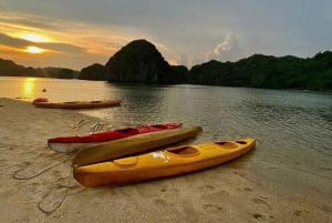 Hanoi/Cat Ba: cruzeiro de um dia pela Baía de Lan Ha com grutas escuras e claras