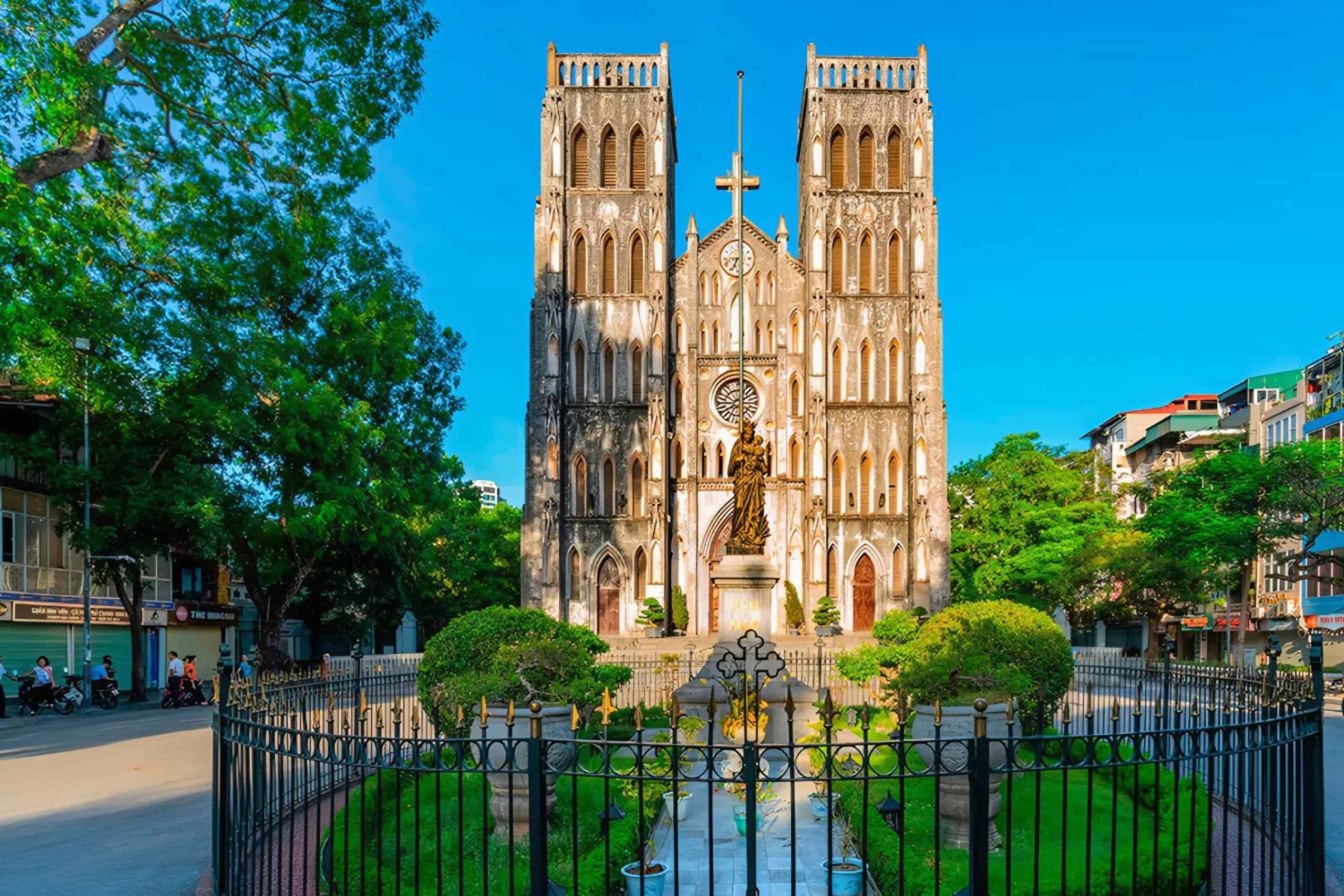 Medio día en la ciudad de Hanói: la ciudad contiene belleza cultural
