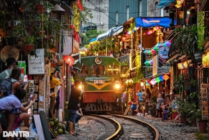 Medio día en la ciudad de Hanói: la ciudad contiene belleza cultural