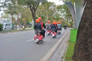 Экскурсия по Ханою на винтажных Vespa с женщинами-гидами