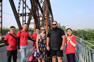 Экскурсия по Ханою на винтажных Vespa с женщинами-гидами