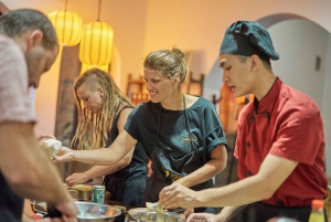 ハノイ：地元ヴィラでの料理教室＆市場ツアー