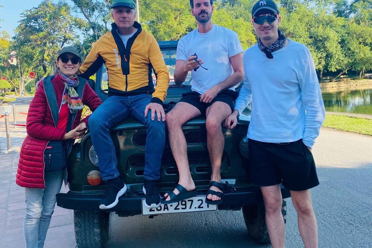 Hanoi: maaseudulle ja Bat Trangin keramiikkakylään jeepillä