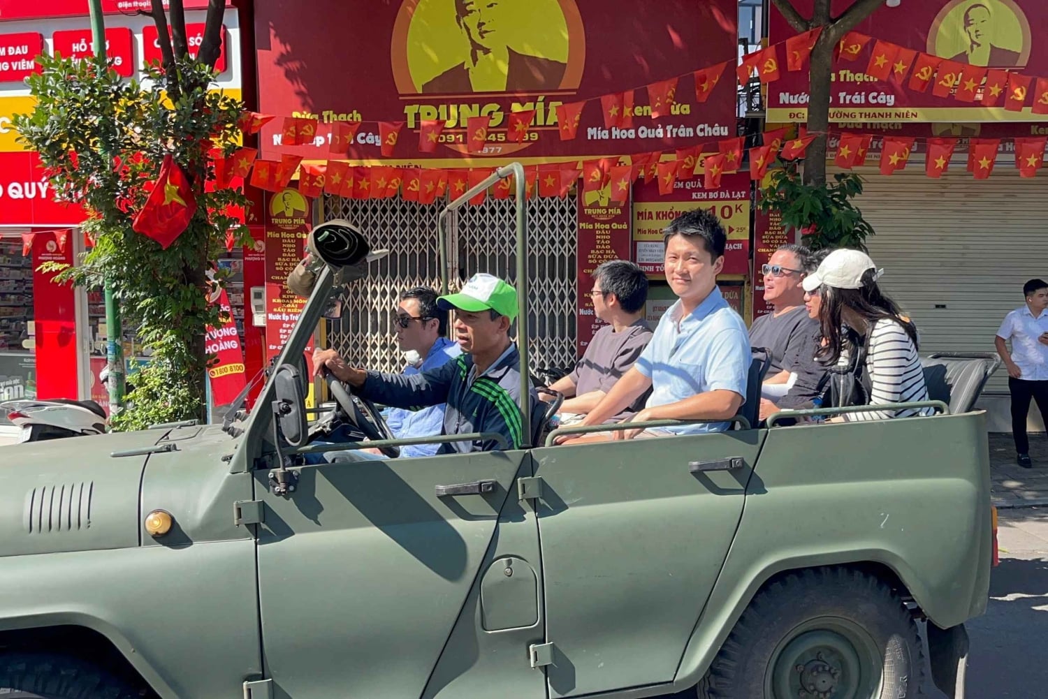 Hanoi: maaseudulle ja Bat Trangin keramiikkakylään jeepillä