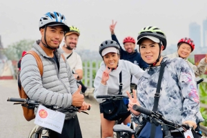 Naisten opastama pyöräretki Hanoin maaseudulla