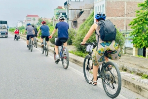 Naisten opastama pyöräretki Hanoin maaseudulla