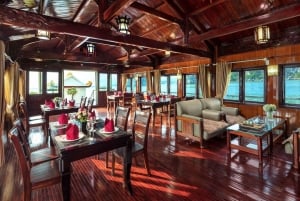 Hanói: Cruzeiro aconchegante com pernoite na Baía de Halong com refeições