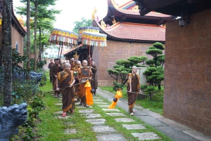 Hanoi: Cu Da Ancient Village Soy Sauce & Thang Nghiem Pagoda