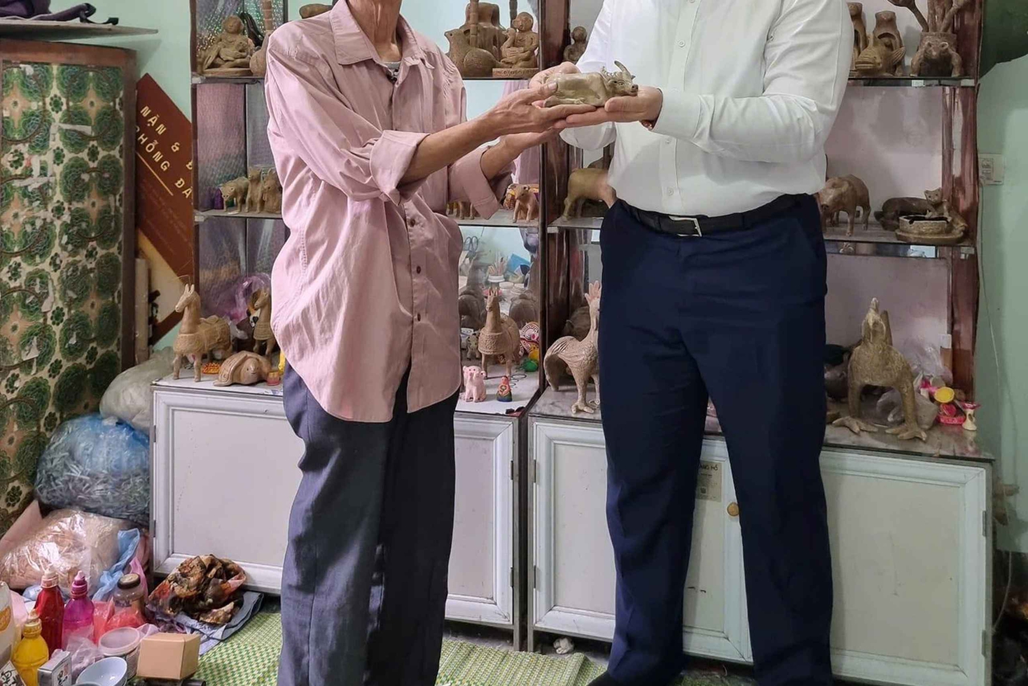 Village de peinture Dong Ho et village de fabrication de statues en argile à Hanoï