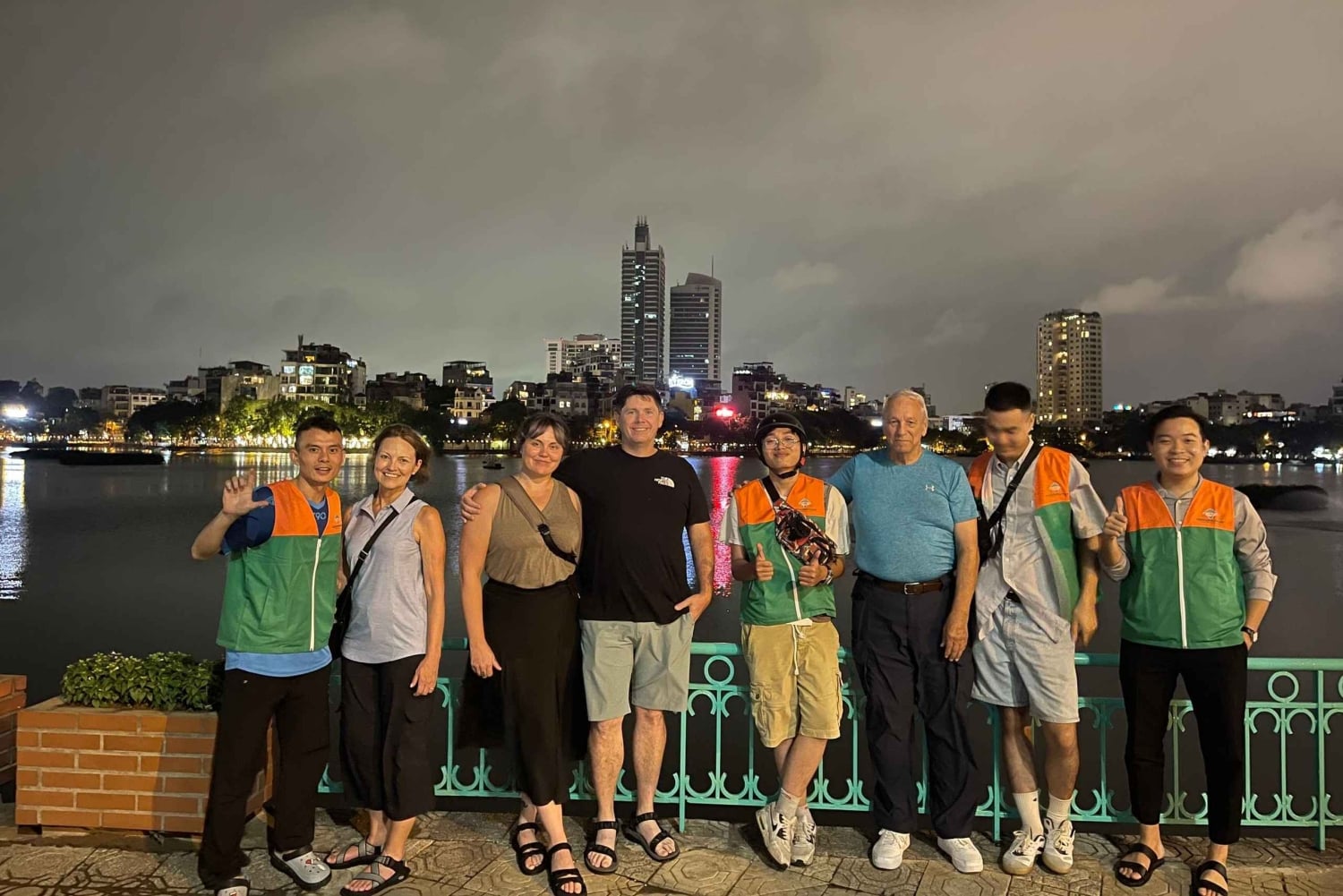 Hanoi: Ruta gastronómica y turística en moto con 7 degustaciones