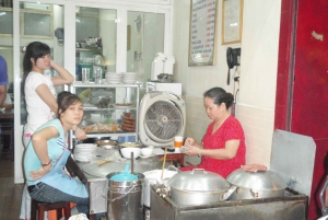 Hanoi Food on Foot: Walking Tour of Hanoi Old Quarter
