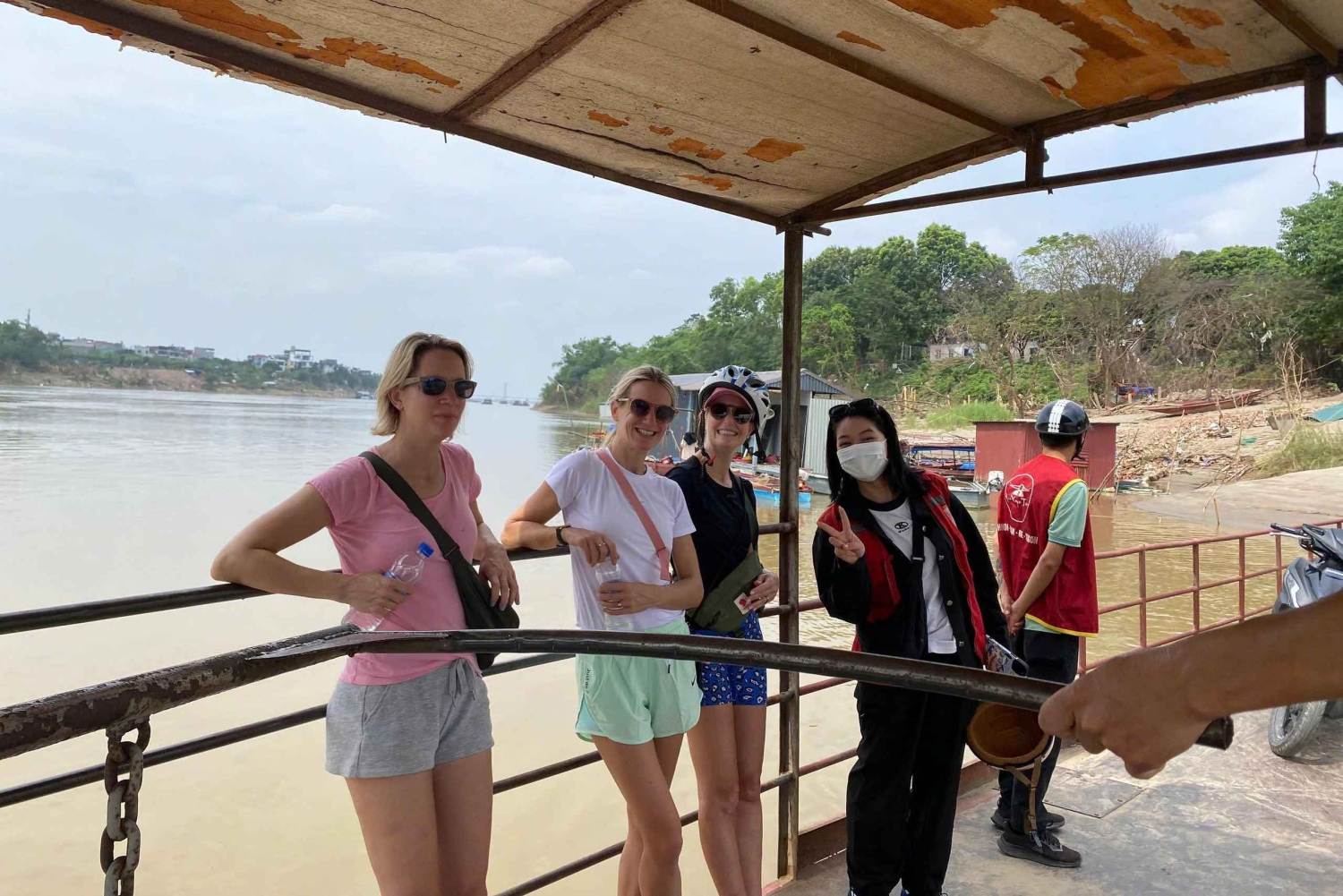 Hanoi: koko päivän pyöräretki Bat Trangiin ja Co Loaan naisten opastuksella