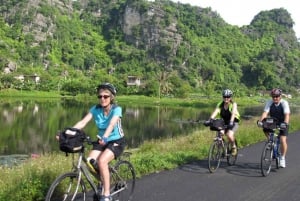 Hanoi: Full Day Guided Tour of Hoa Lu, Trang An, Mua Cave
