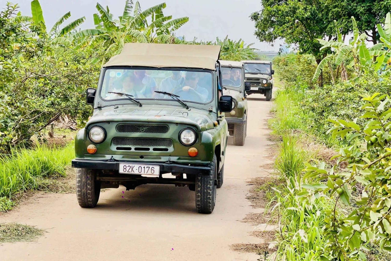 Hanoi: koko päivän jeeppikierros Bat Trangiin ja Co Loaan naisten opastuksella