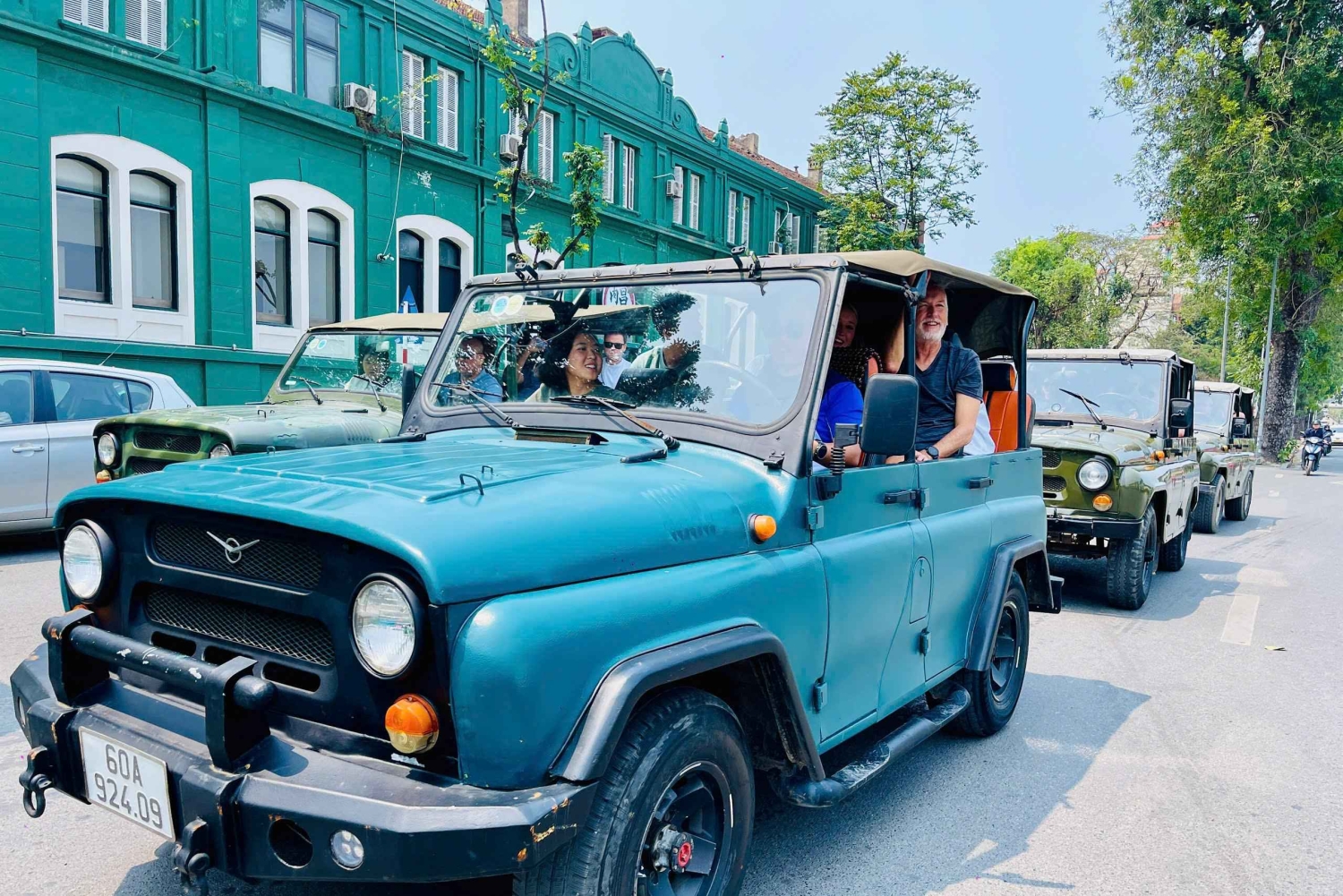 Hanoi: koko päivän jeeppikierros Bat Trangiin ja Co Loaan naisten opastuksella