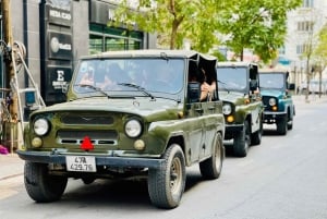 Hanoi: koko päivän jeeppikierros Bat Trangiin ja Co Loaan naisten opastuksella