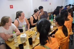 Hanoi: koko päivän jeeppikierros Bat Trangiin ja Co Loaan naisten opastuksella