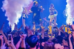 Hanói: Passeio guiado por bares com bebidas e entrada em boates