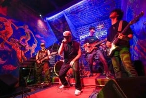 Hanói: Passeio guiado por bares com bebidas e entrada em boates