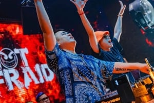 Hanói: Passeio guiado por bares com bebidas e entrada em boates