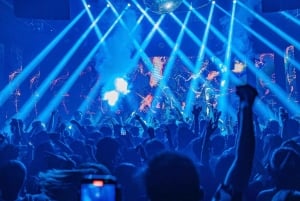 Hanói: Passeio guiado por bares com bebidas e entrada em boates