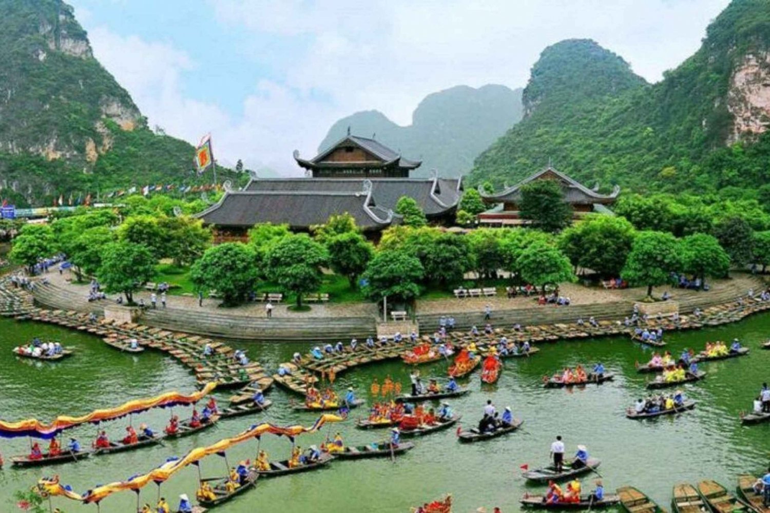 Hanoi: Ganztagestour durch Bai Dinh, Trang An und die Mua-Höhle mit Führung