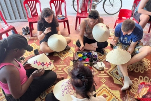 Hanoi : village de l'encens, fabrication de chapeaux, laque et rue du train