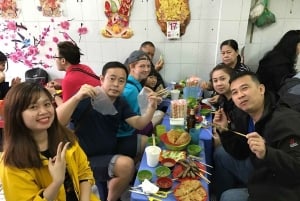 Hanoi: Wycieczka z przewodnikiem po ulicznym jedzeniu z degustacją