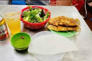 Hanoi: Guided Street Food Tour with Train Street Experience