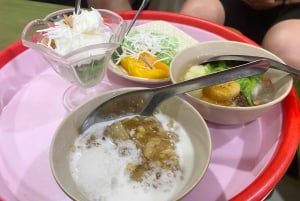 Hanoi: Wycieczka z przewodnikiem po ulicznym jedzeniu z Train Street Experience