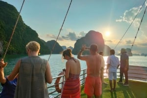 Hanoi: Ha Long Bay Hercules 5* Day Cruise, Buffet + Jacuzzi