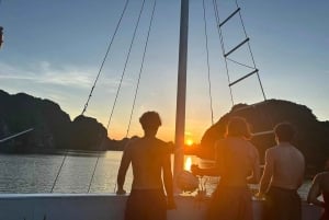 Hanoi: Ha Long Bay Hercules 5* Day Cruise, Buffet + Jacuzzi