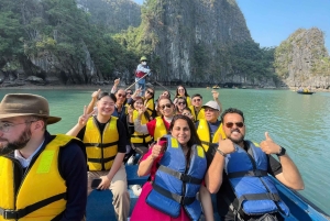 Hanói: Cruzeiro de luxo de um dia na Baía de Ha Long - Caiaque, Titop, Gruta
