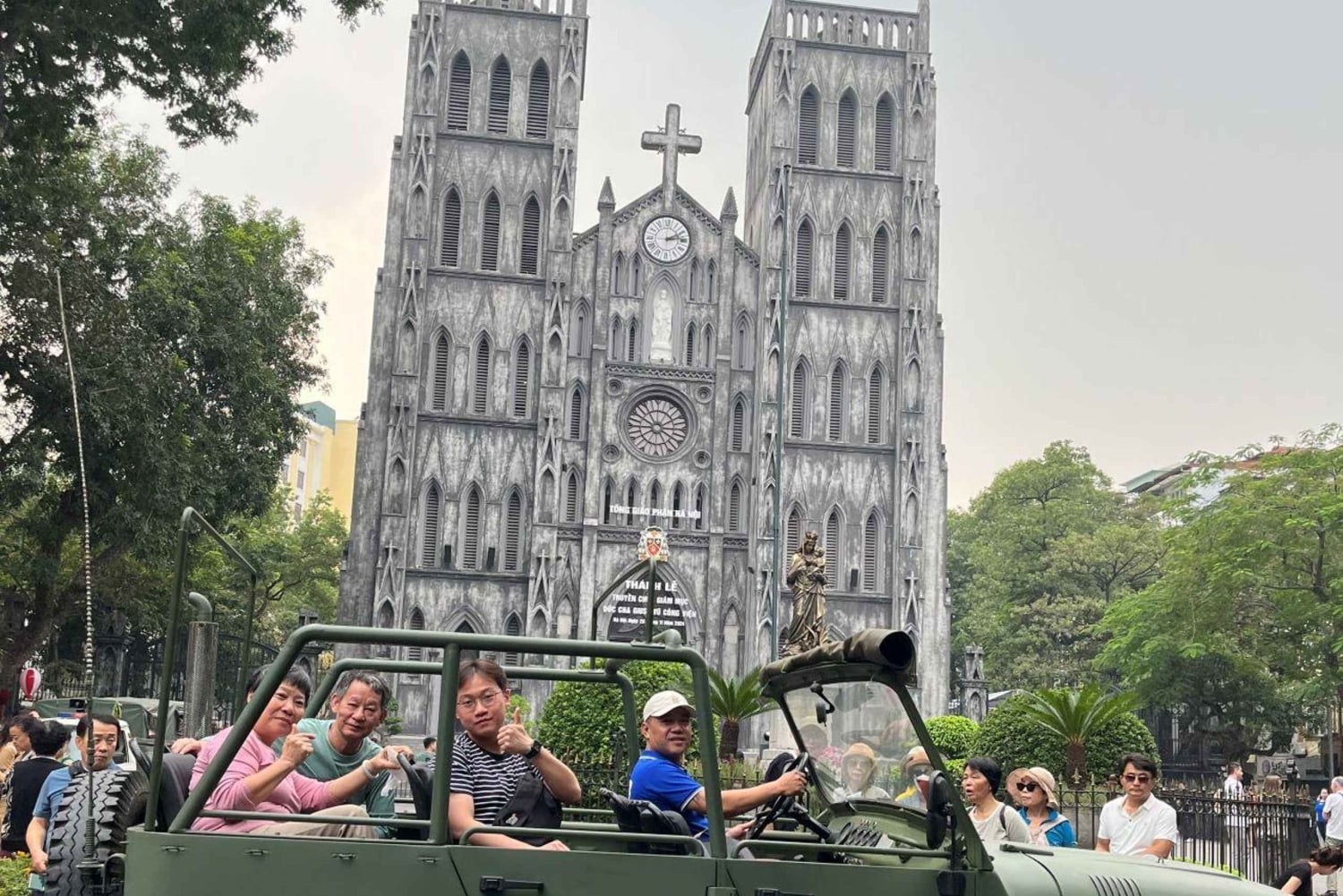 Hanoi: tour della città in jeep di mezza giornata, monumenti e cucina locale