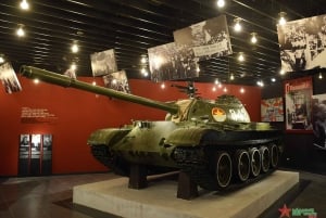 Hanoi : visite du musée de l'histoire militaire du Vietnam et de ses monuments
