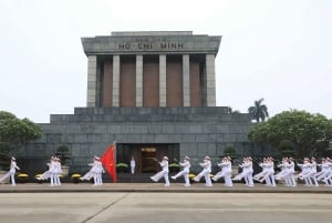 Hanoi : visite du musée de l'histoire militaire du Vietnam et de ses monuments