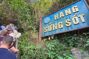Hanoi: Halong Bay 5-stjernet krydstogt med frokostbuffet og kajaksejlads