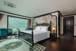 Hanoi: Halong Bay and Lan Ha Bay Cruise with Private Balcony