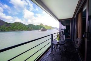 Hanoi: Halong Bay and Lan Ha Bay Cruise with Private Balcony