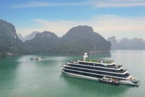 Hanoi: Halong Bay and Lan Ha Bay Cruise with Private Balcony